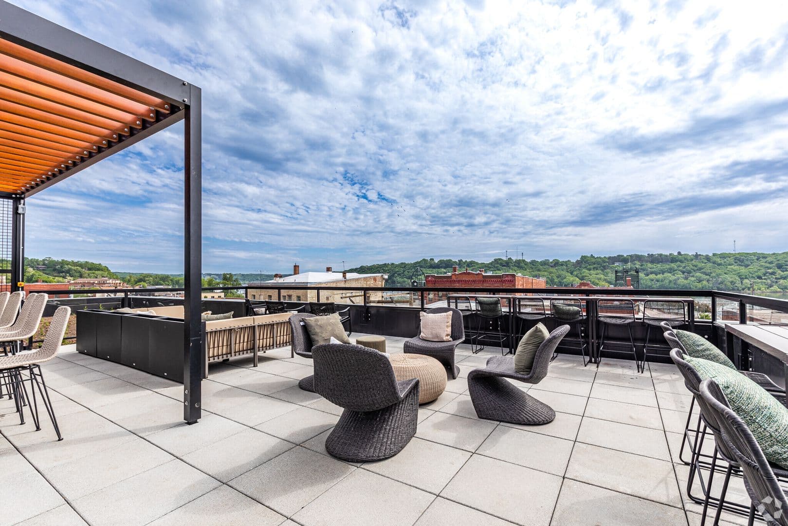 Stillwater Apartment: 200 Chestnut St E