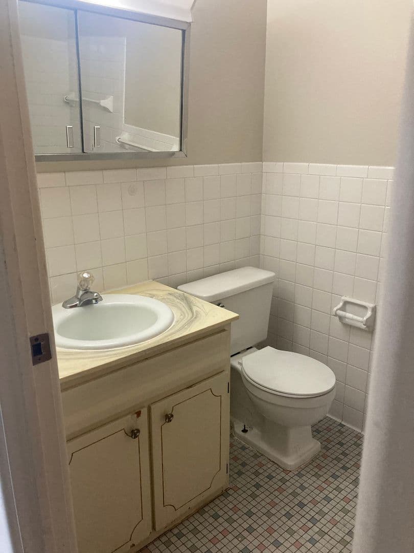 Minneapolis Apartment: 2801 Girard Ave. S.
