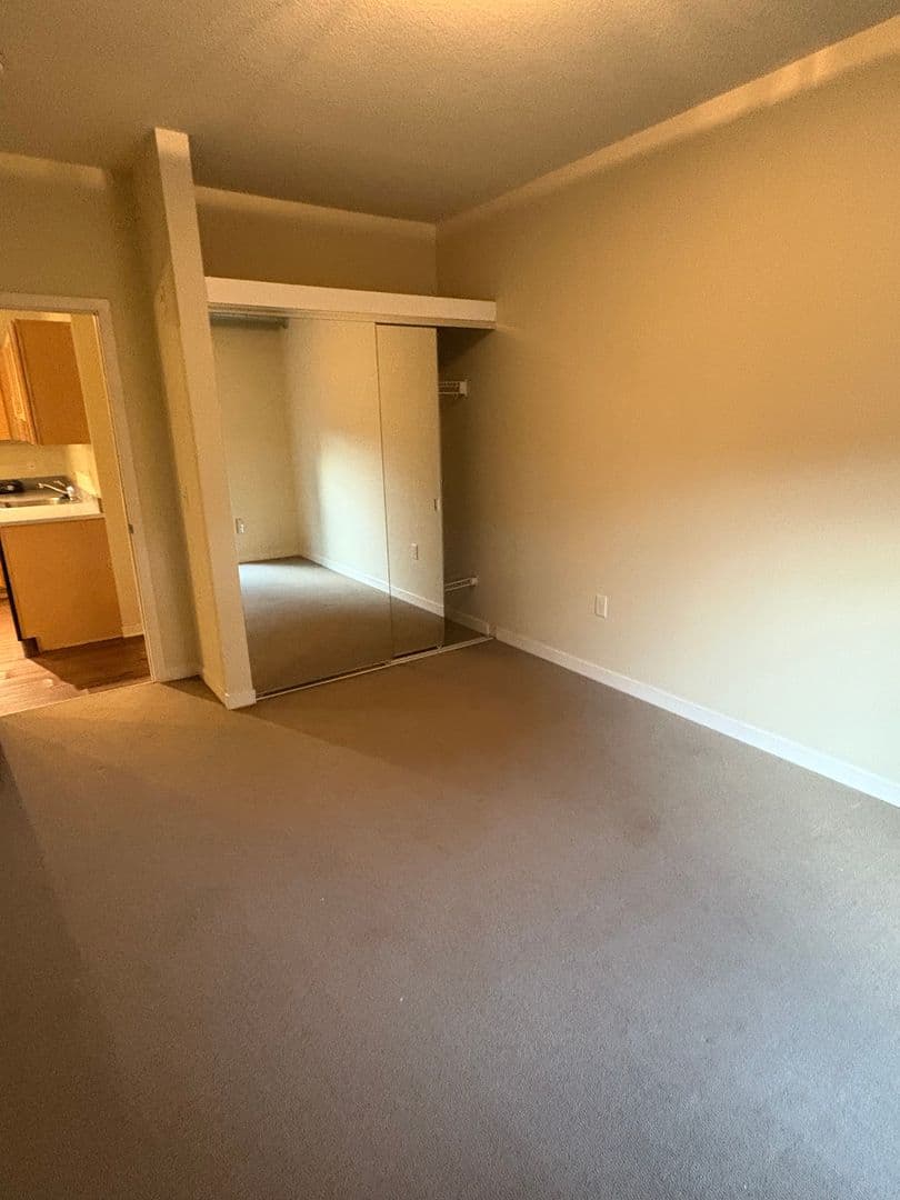 Minneapolis Apartment: 1000 University Ave SE
