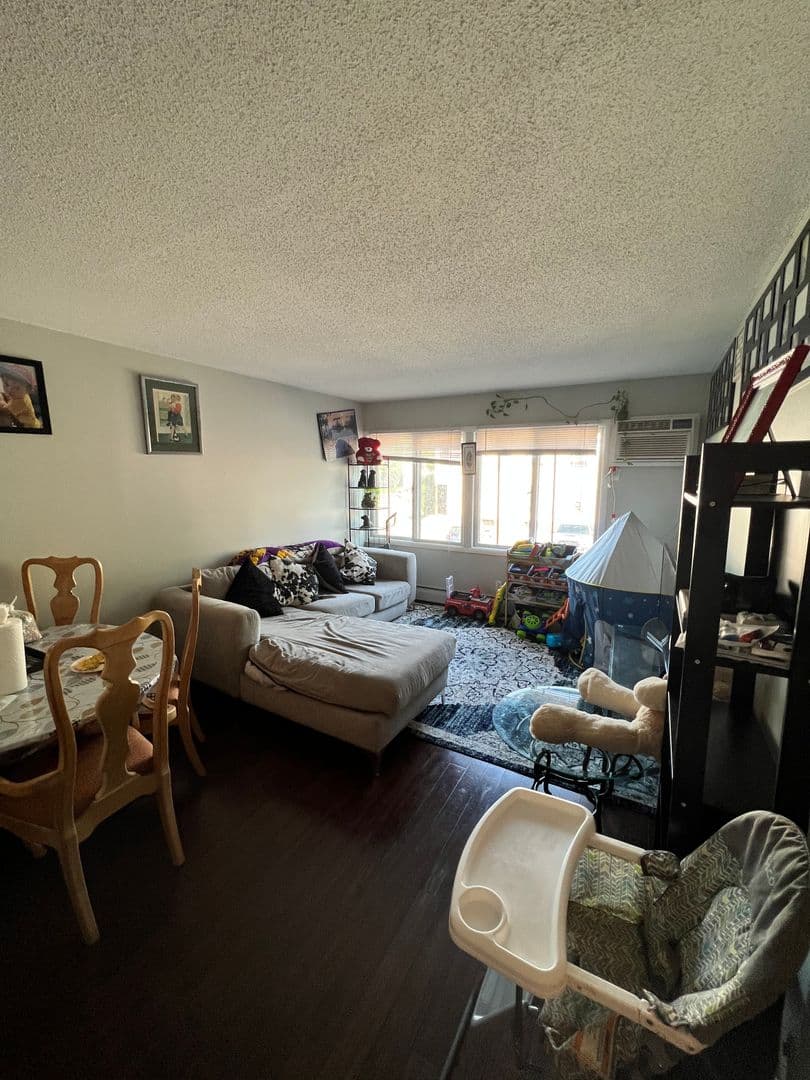Minneapolis Apartment: 2801 Girard Ave. S.