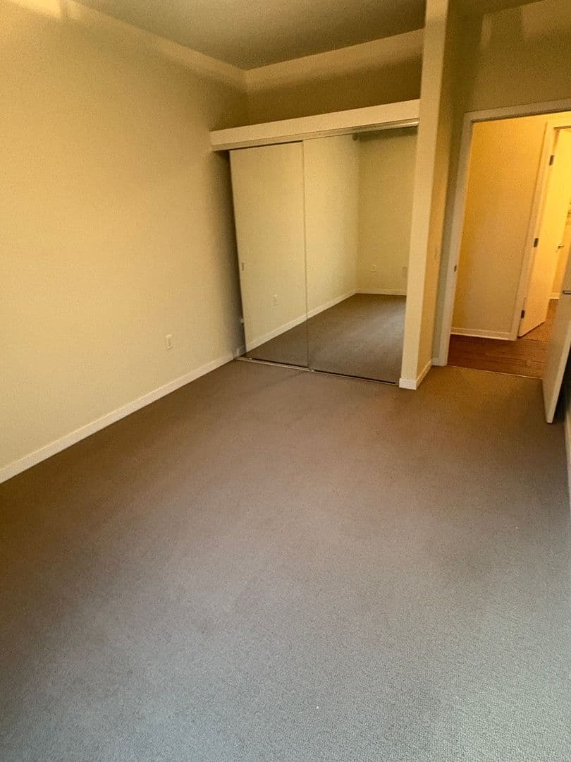 Minneapolis Apartment: 1000 University Ave SE