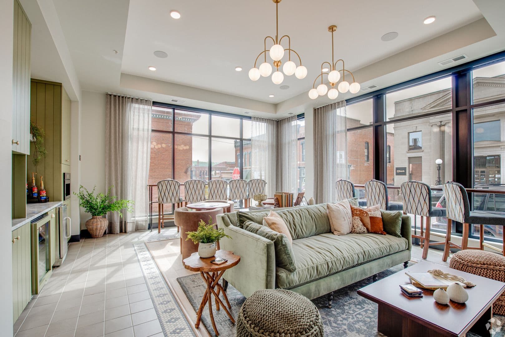 Stillwater Apartment: 200 Chestnut St E