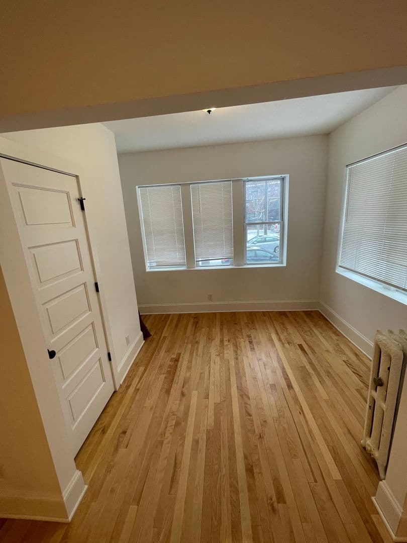 Minneapolis Apartment: 2118 Dupont Avenue South