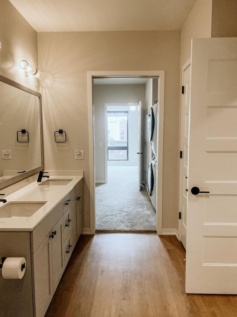 Stillwater Apartment: 200 Chestnut St E