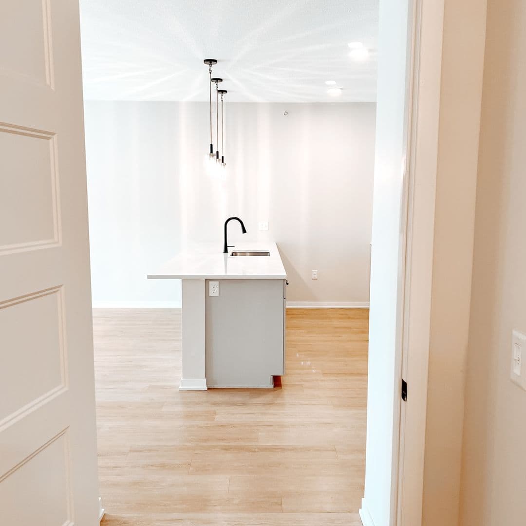 Stillwater Apartment: 200 Chestnut St E