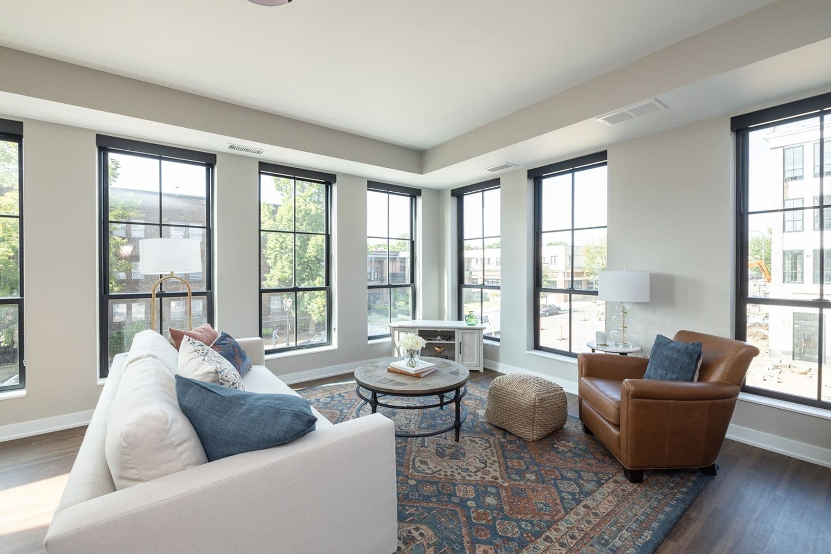 St. Paul Apartment: 695 Grand Ave