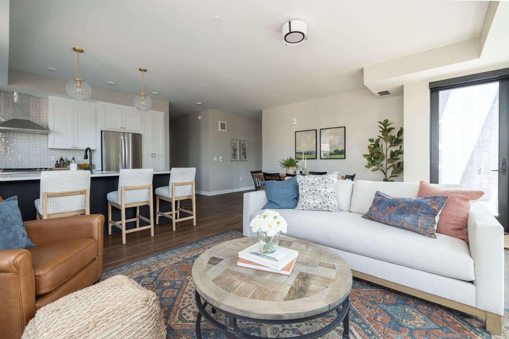 St. Paul Apartment: 695 Grand Ave