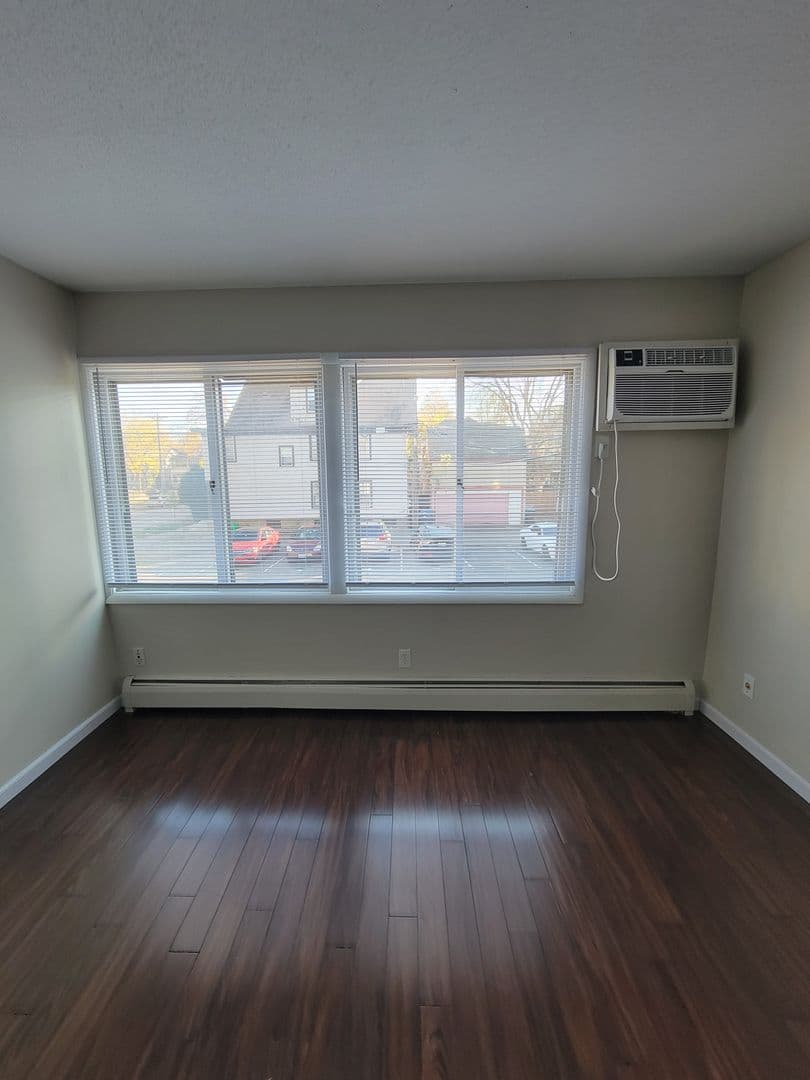 Minneapolis Apartment: 2801 Girard Ave. S.