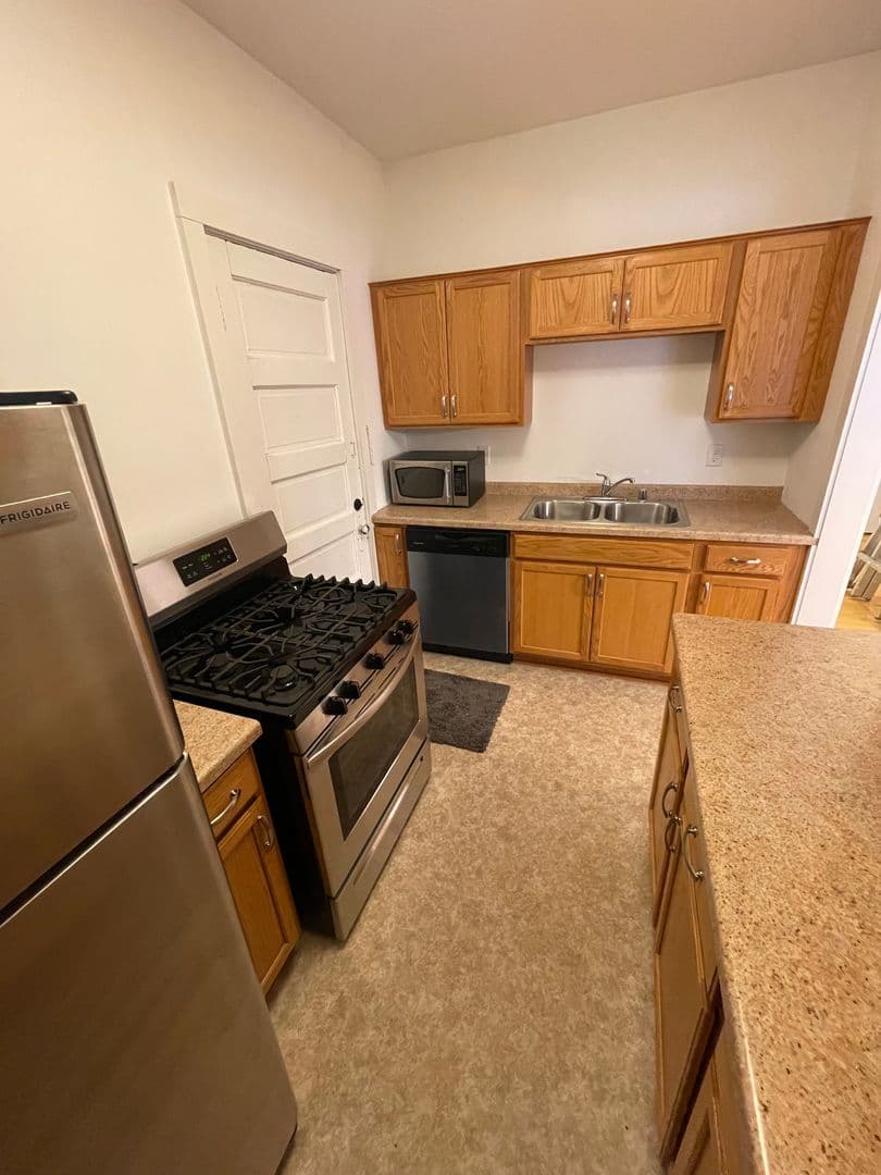 Minneapolis Apartment: 2118 Dupont Avenue South