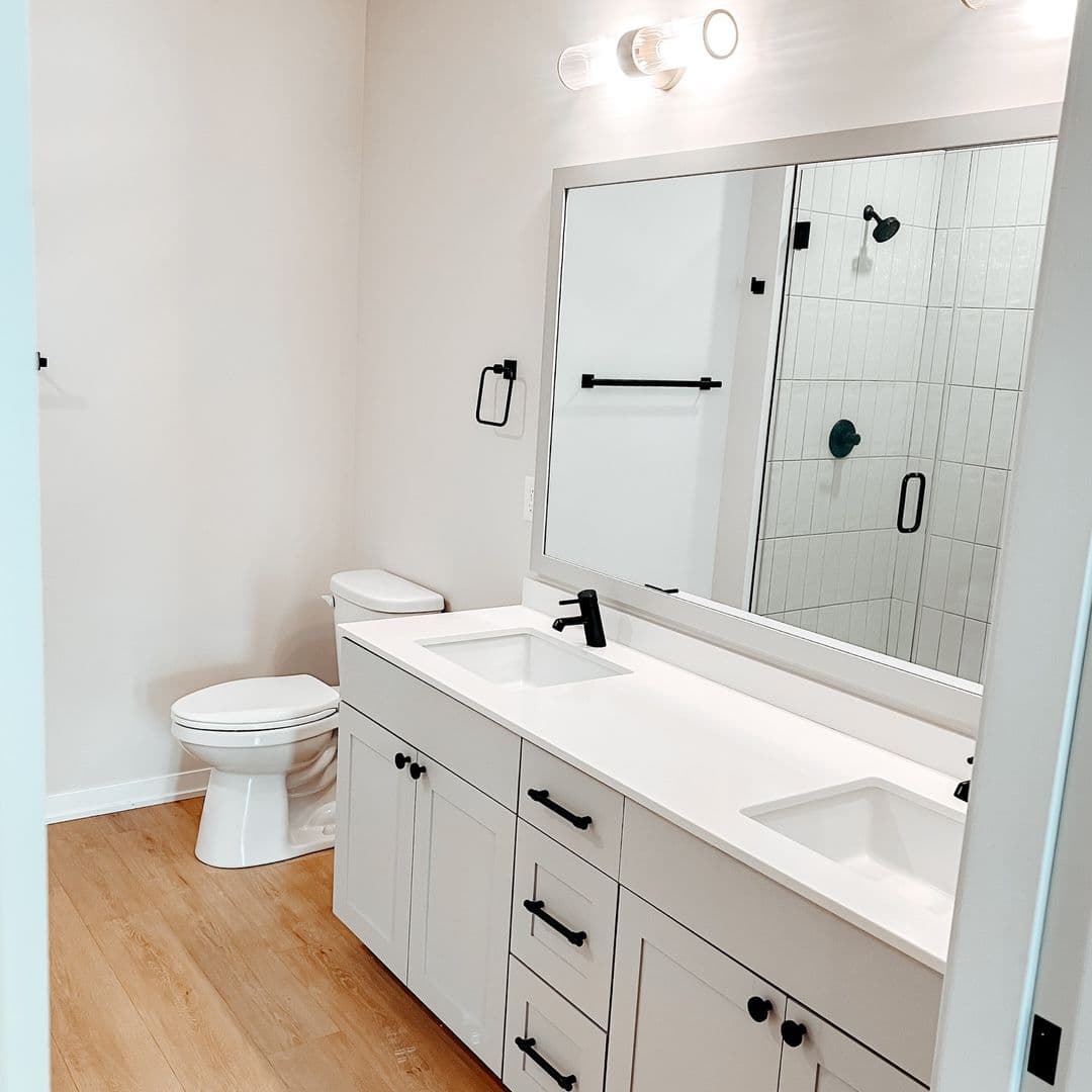 Stillwater Apartment: 200 Chestnut St E