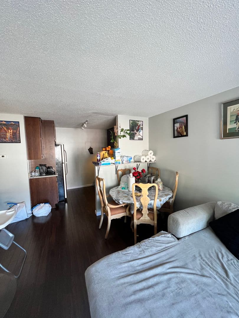 Minneapolis Apartment: 2801 Girard Ave. S.