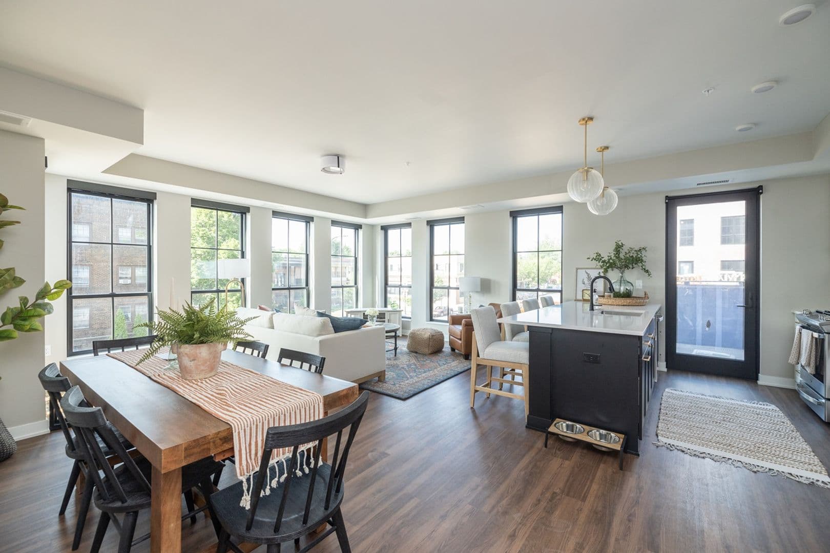 St. Paul Apartment: 695 Grand Ave