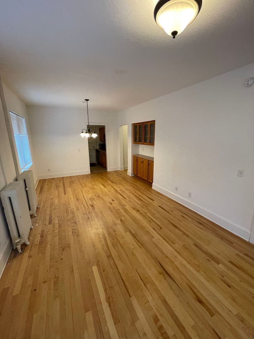 Minneapolis Apartment: 2118 Dupont Avenue South