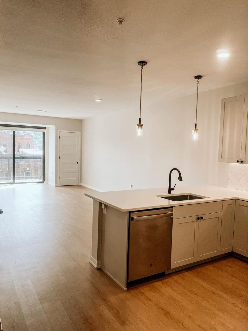 Stillwater Apartment: 200 Chestnut St E