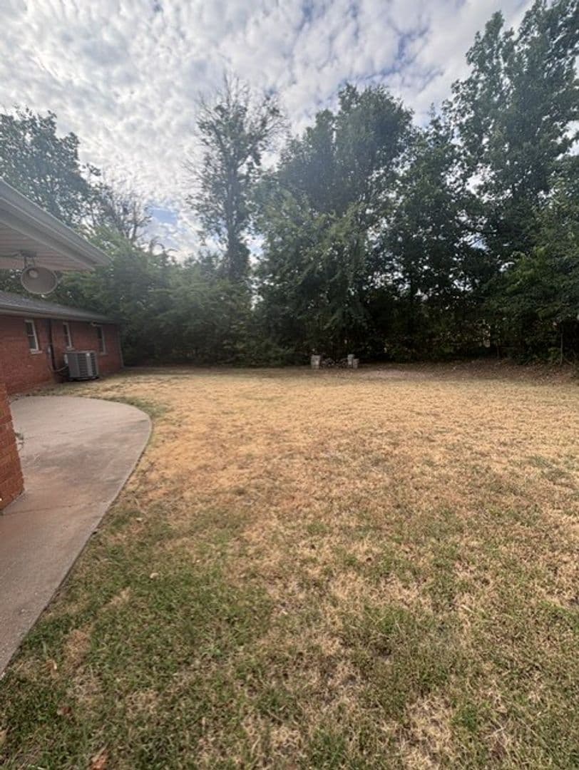 Norman House: 906 Carey Dr
