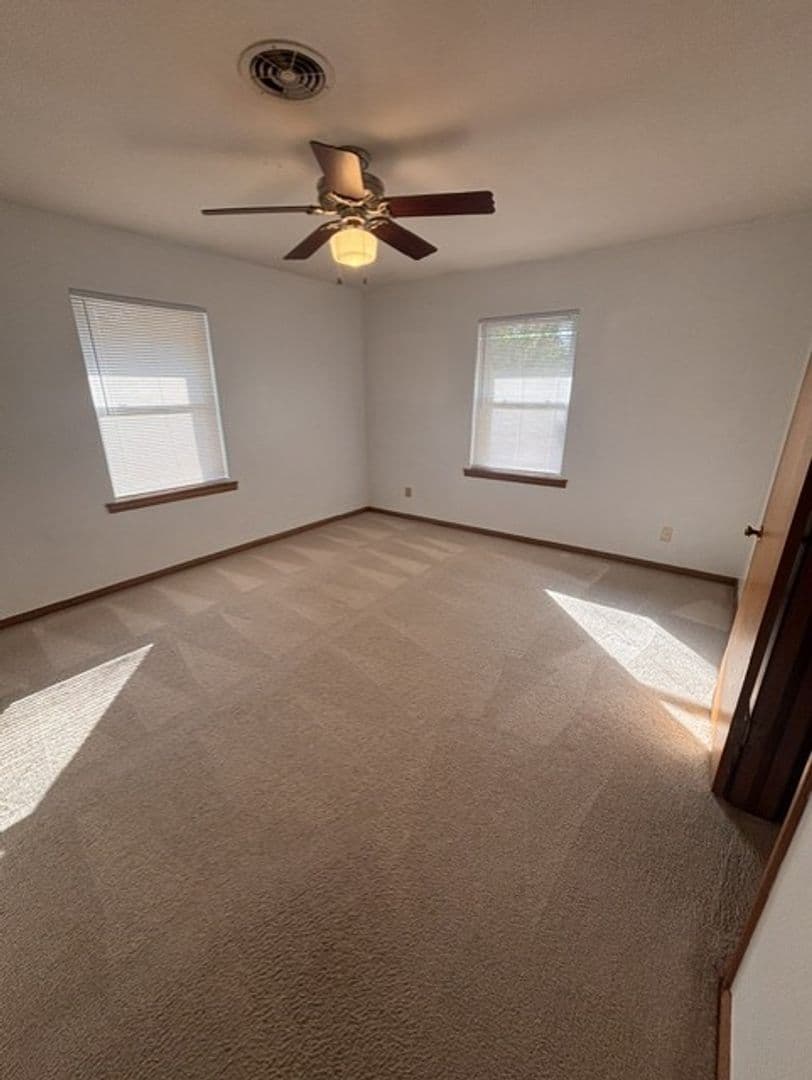 Norman House: 906 Carey Dr