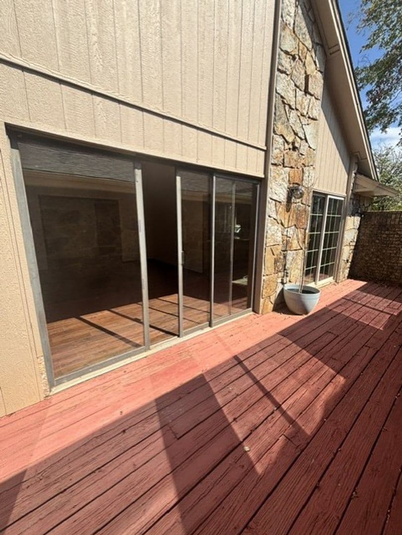 Norman House: 260 N Creekdale