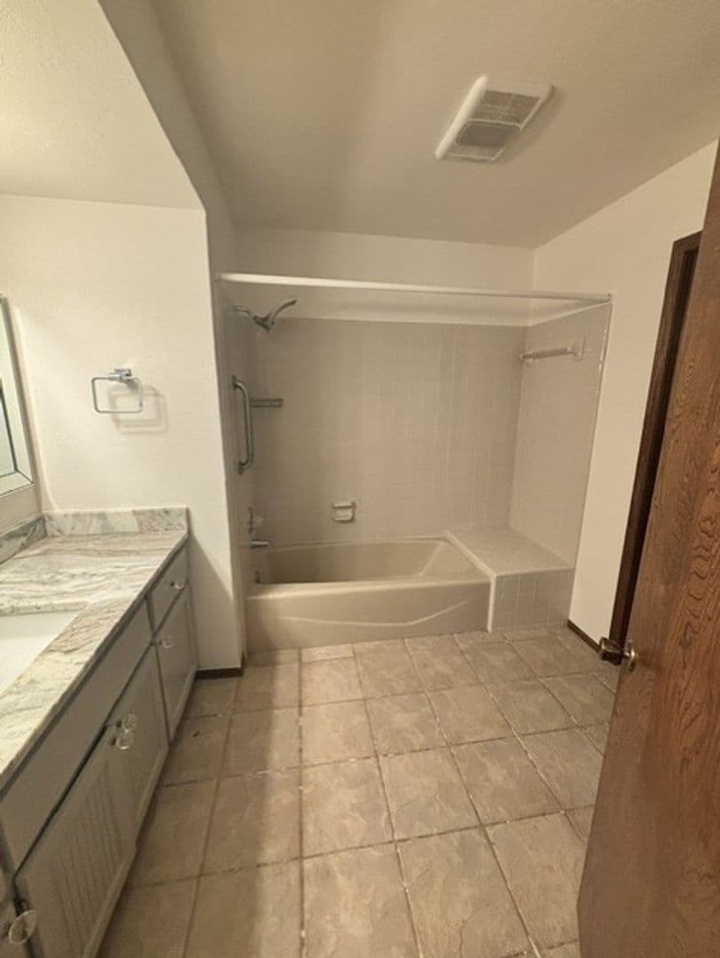 Norman House: 260 N Creekdale