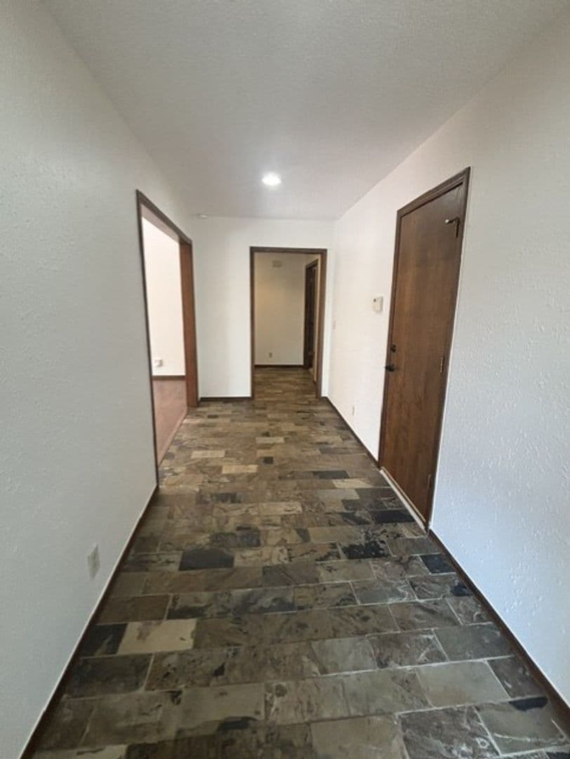 Norman House: 260 N Creekdale