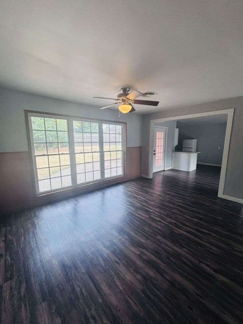 Norman House: 906 Carey Dr