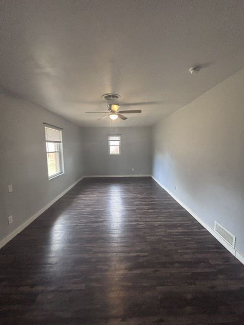 Norman House: 906 Carey Dr