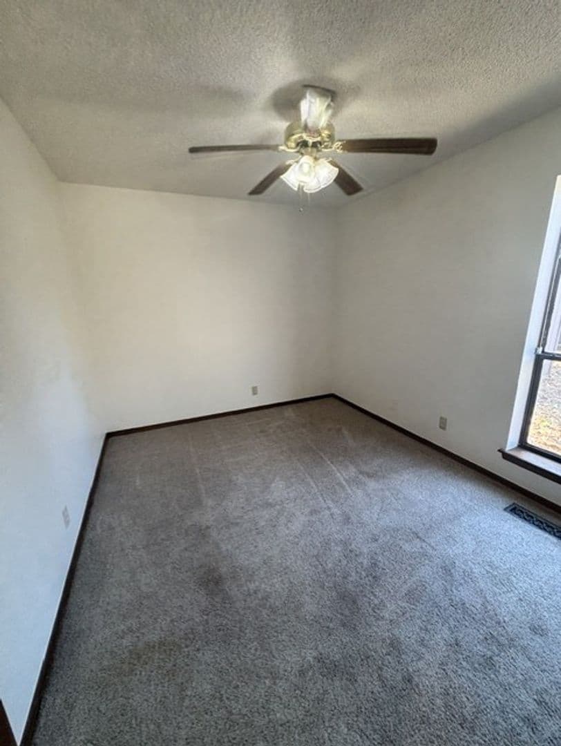 Norman House: 260 N Creekdale