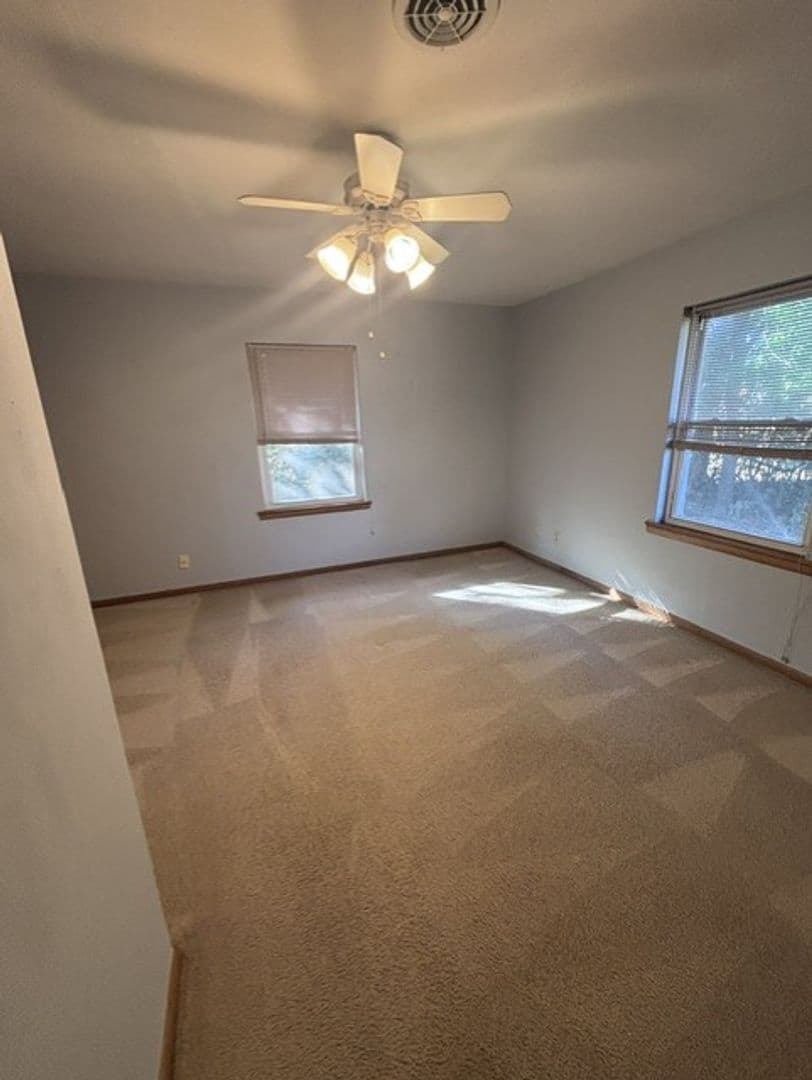 Norman House: 906 Carey Dr