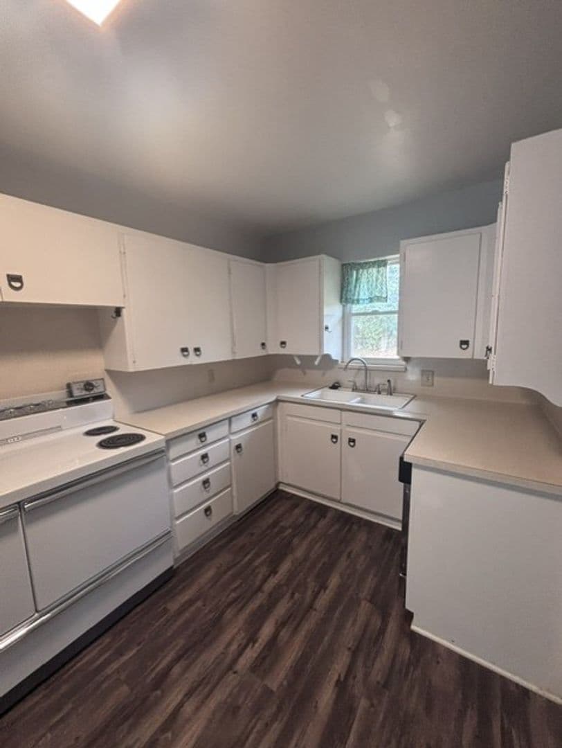 Norman House: 906 Carey Dr