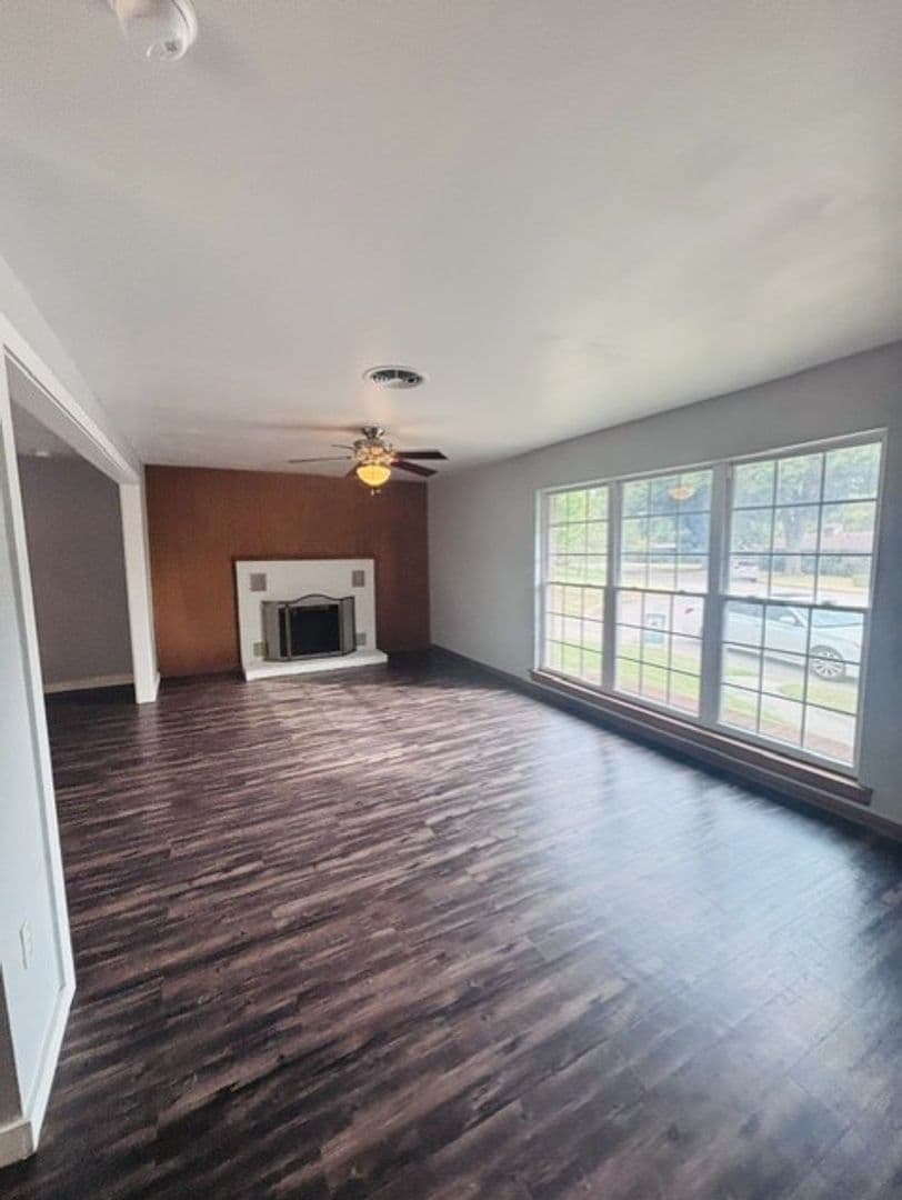 Norman House: 906 Carey Dr