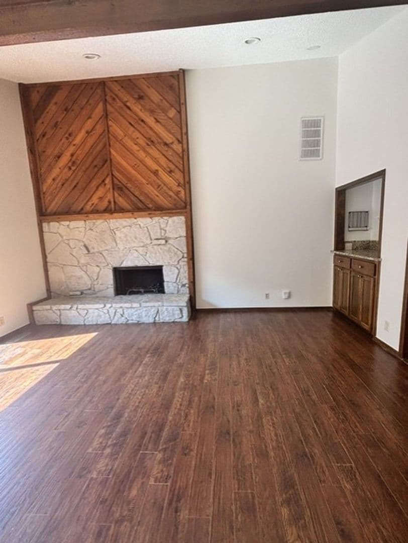 Norman House: 260 N Creekdale