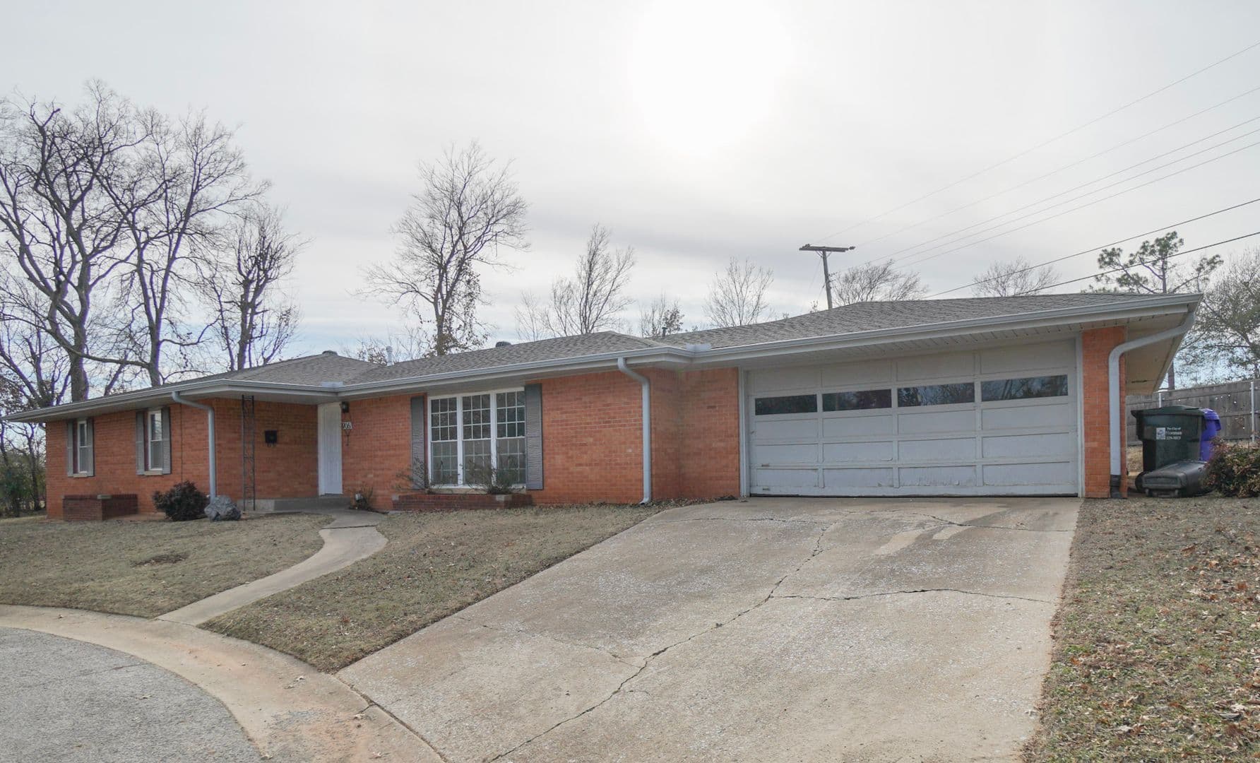 Norman House: 906 Carey Dr