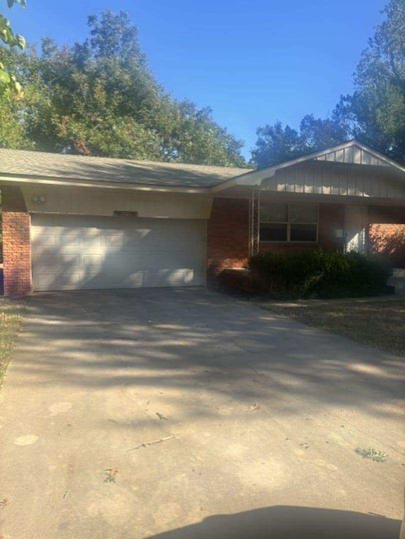 Norman House: 2425 Butler Drive