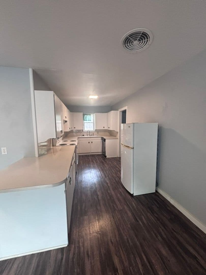 Norman House: 906 Carey Dr