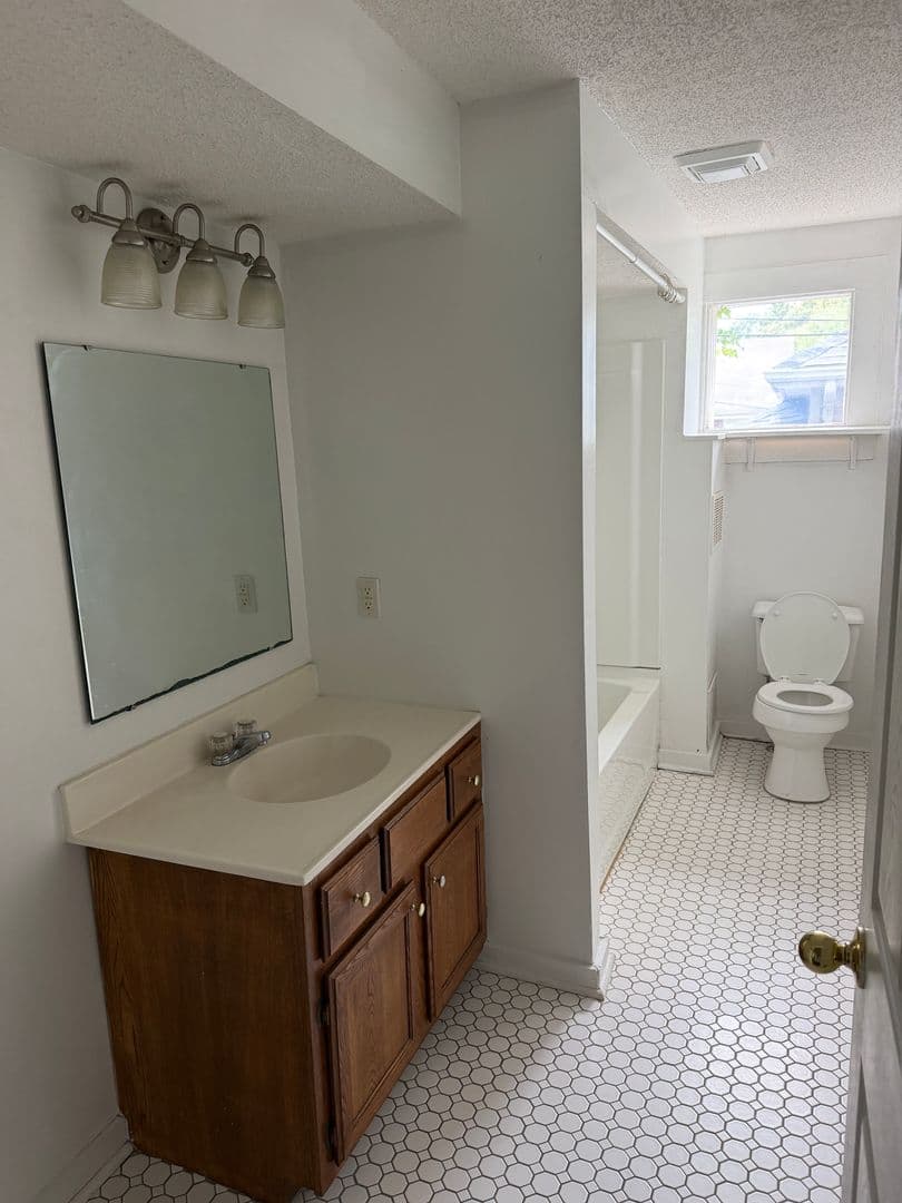 Asheville Apartment: 25 Grail Street