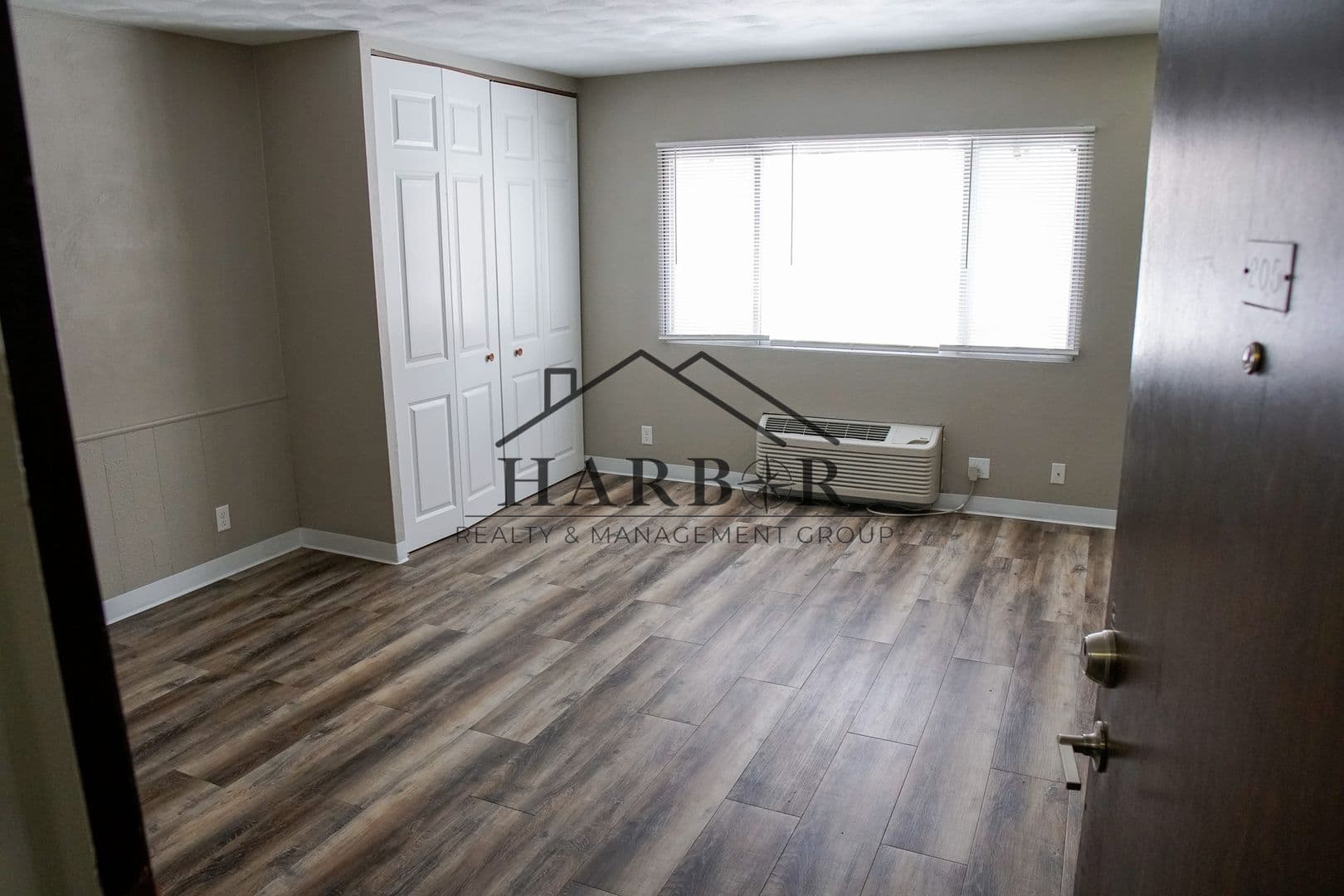 Austin Apartment: 900 14th Street NW