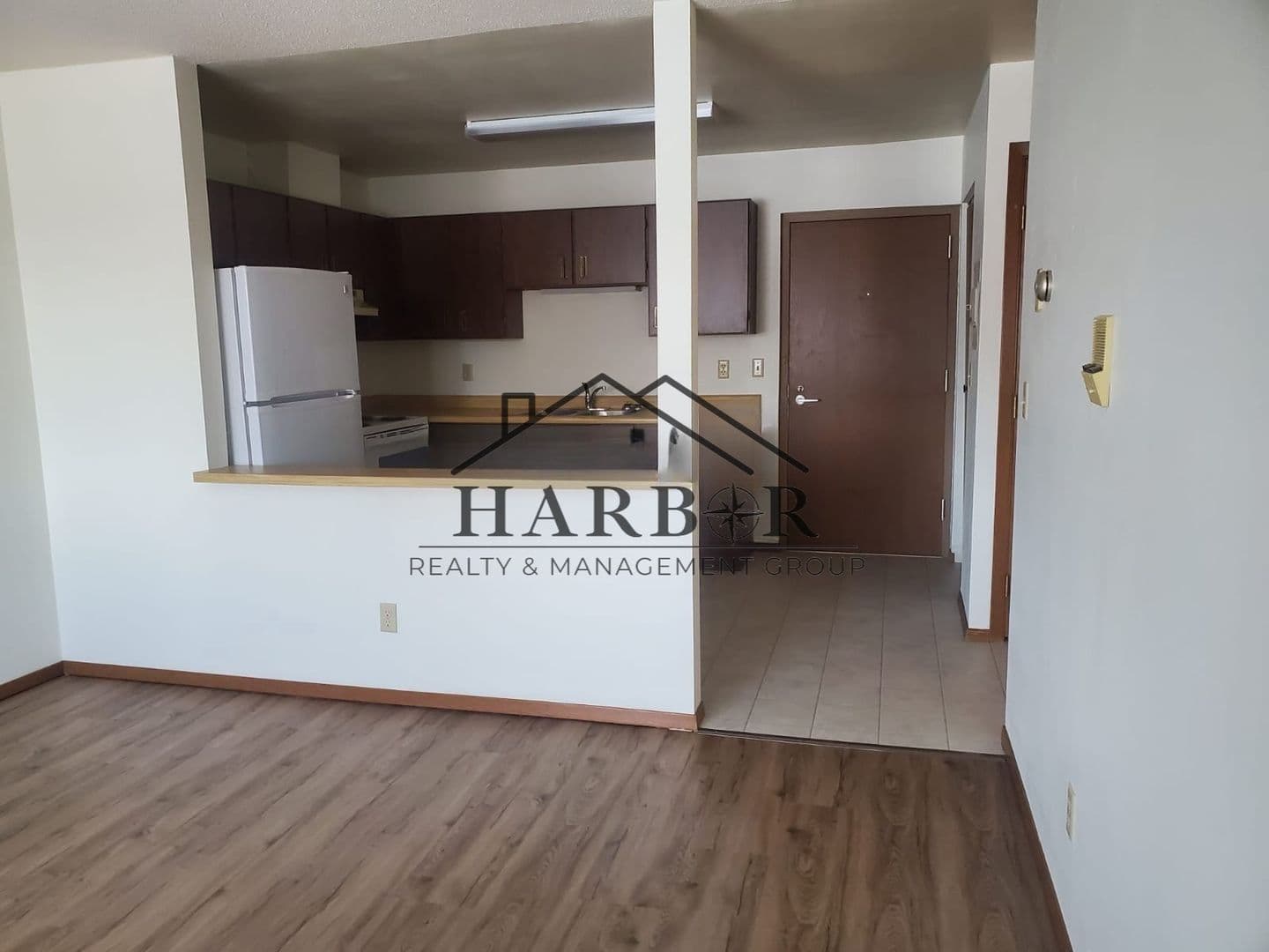 Lamberton Apartment: 200 10th Avenue East