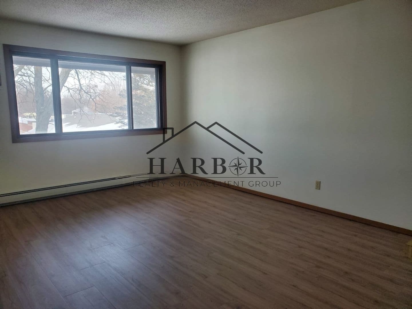Lamberton Apartment: 200 10th Avenue East