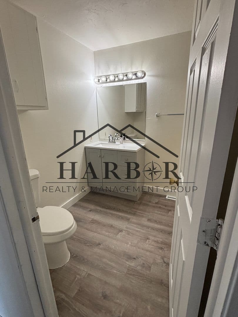 Albert Lea Apartment: 1302 Madison Avenue