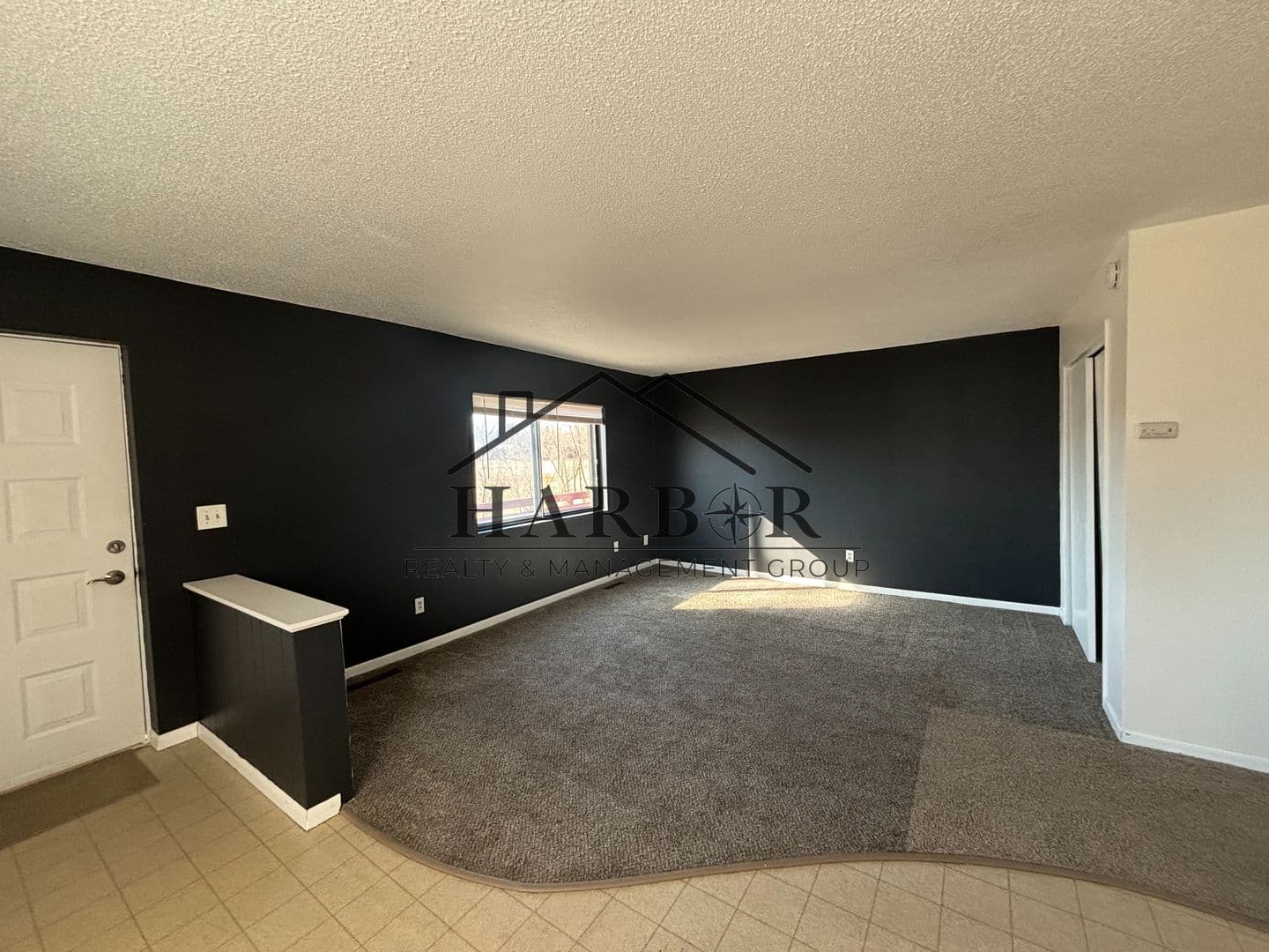Albert Lea Apartment: 1302 Madison Avenue