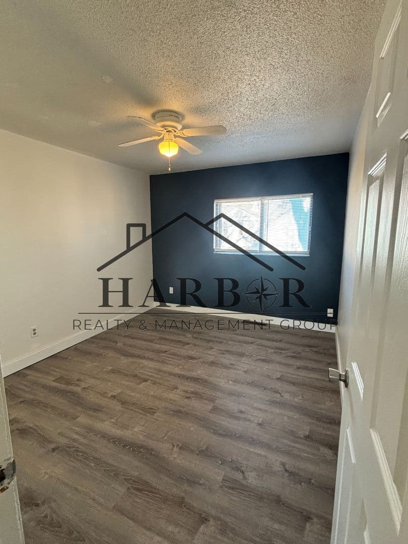 Albert Lea Apartment: 1302 Madison Avenue