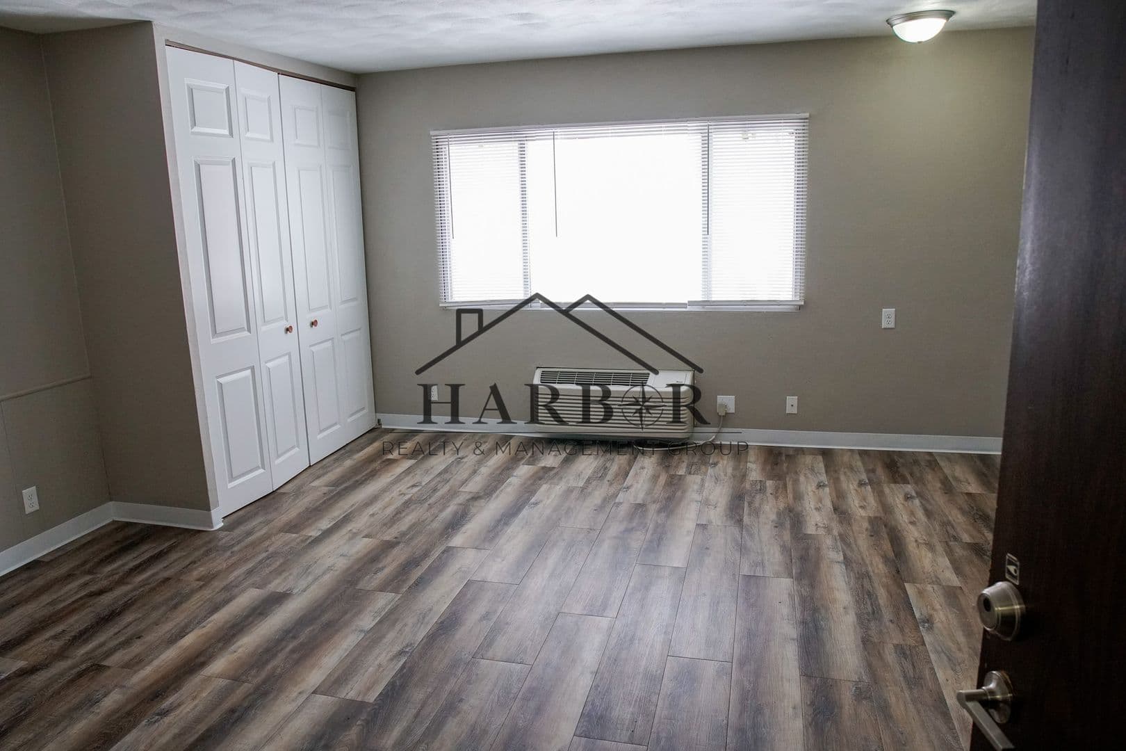 Austin Apartment: 900 14th Street NW