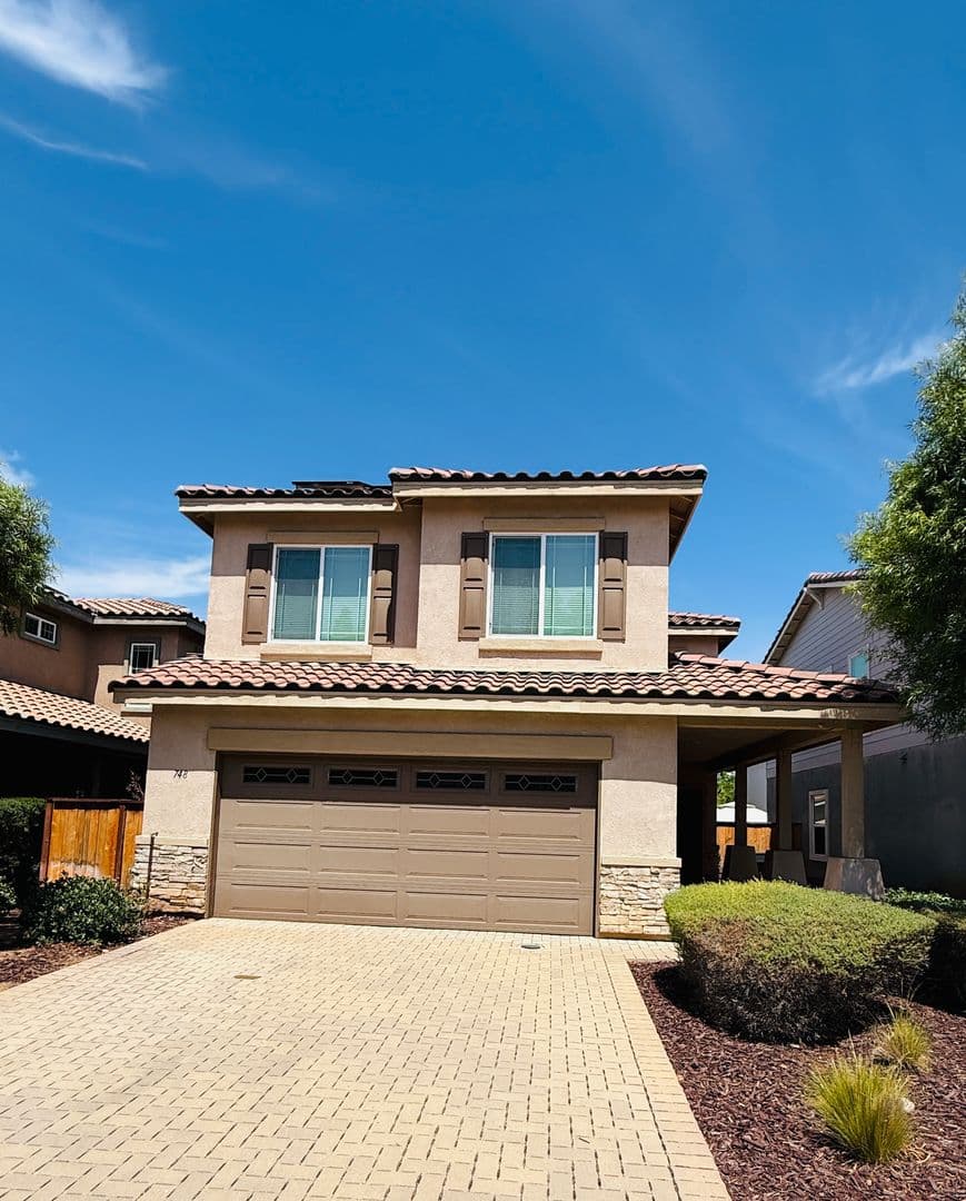 El Cajon House: 748 Lincoln Place