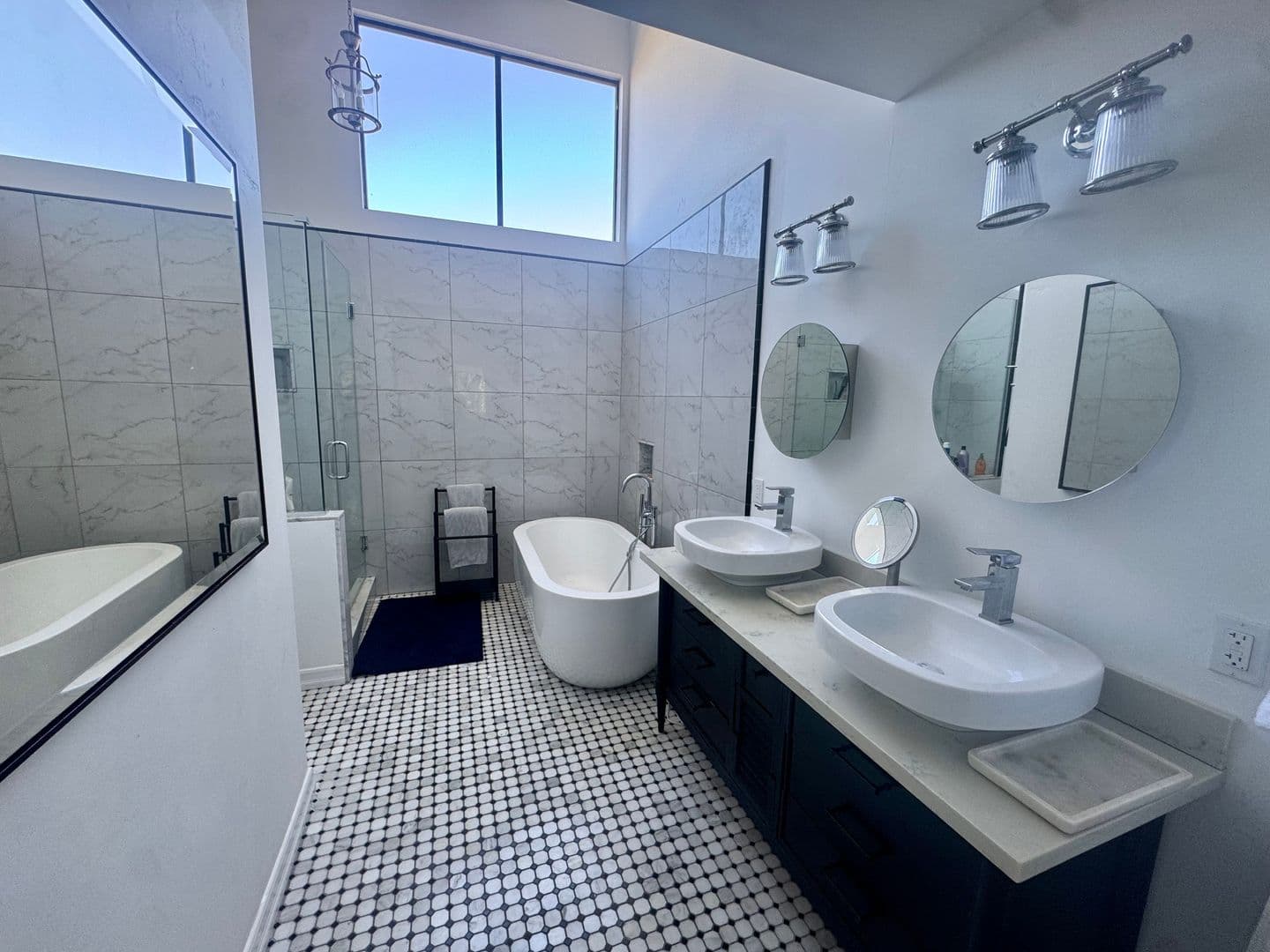 Oceanside House: 1695 Laurel Road