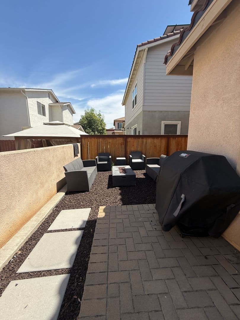El Cajon House: 748 Lincoln Place