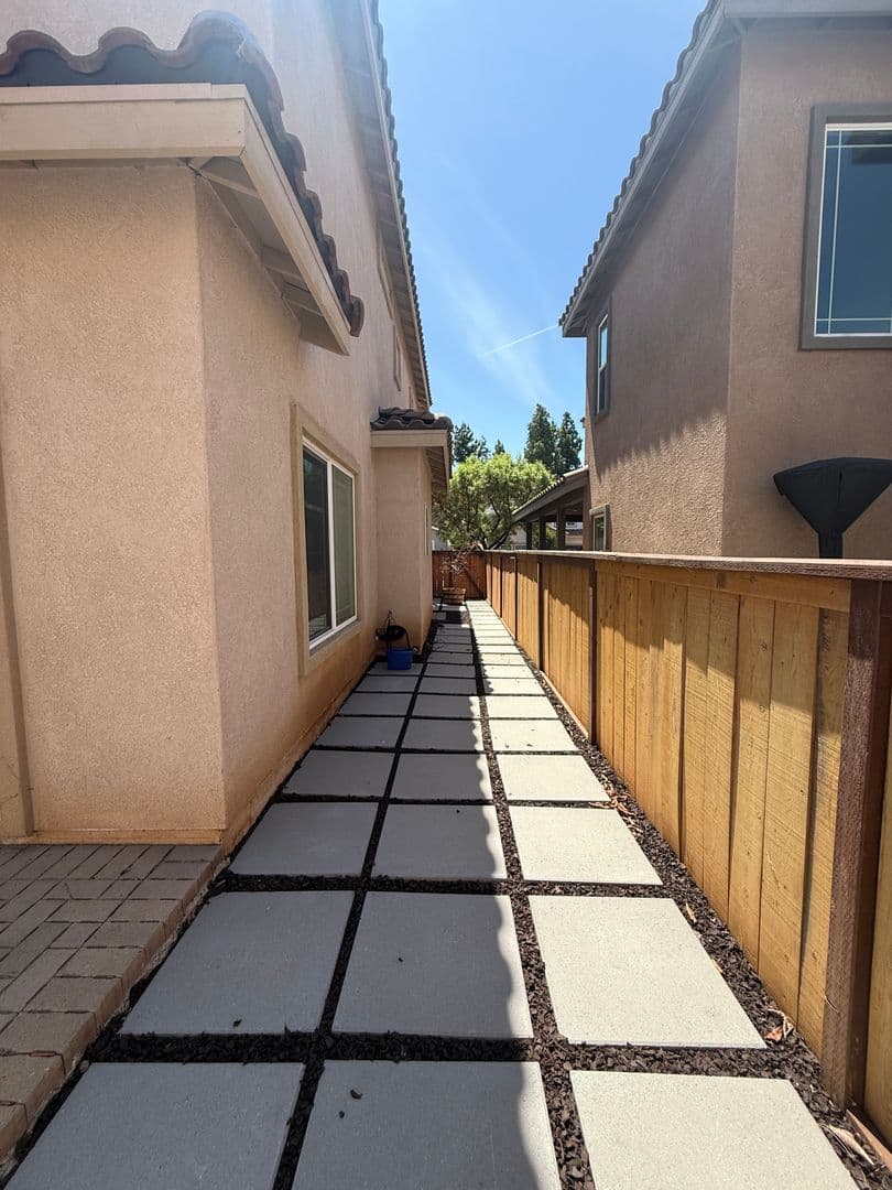 El Cajon House: 748 Lincoln Place