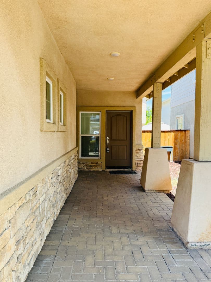 El Cajon House: 748 Lincoln Place