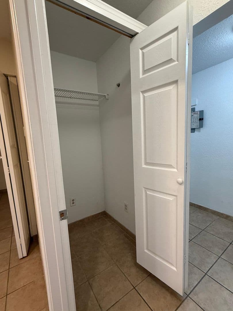 San Diego Apartment: 1259A Morena Blvd