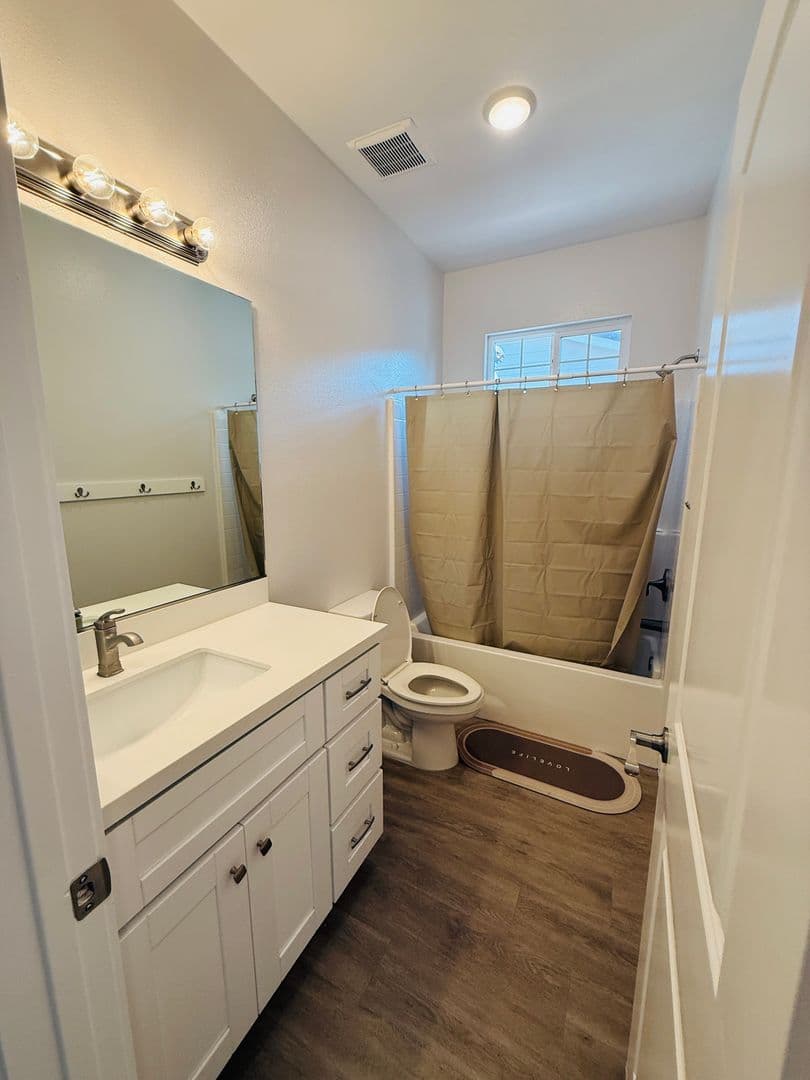 El Cajon House: 748 Lincoln Place