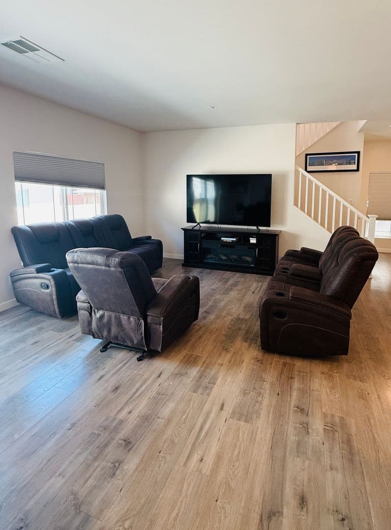 El Cajon House: 748 Lincoln Place