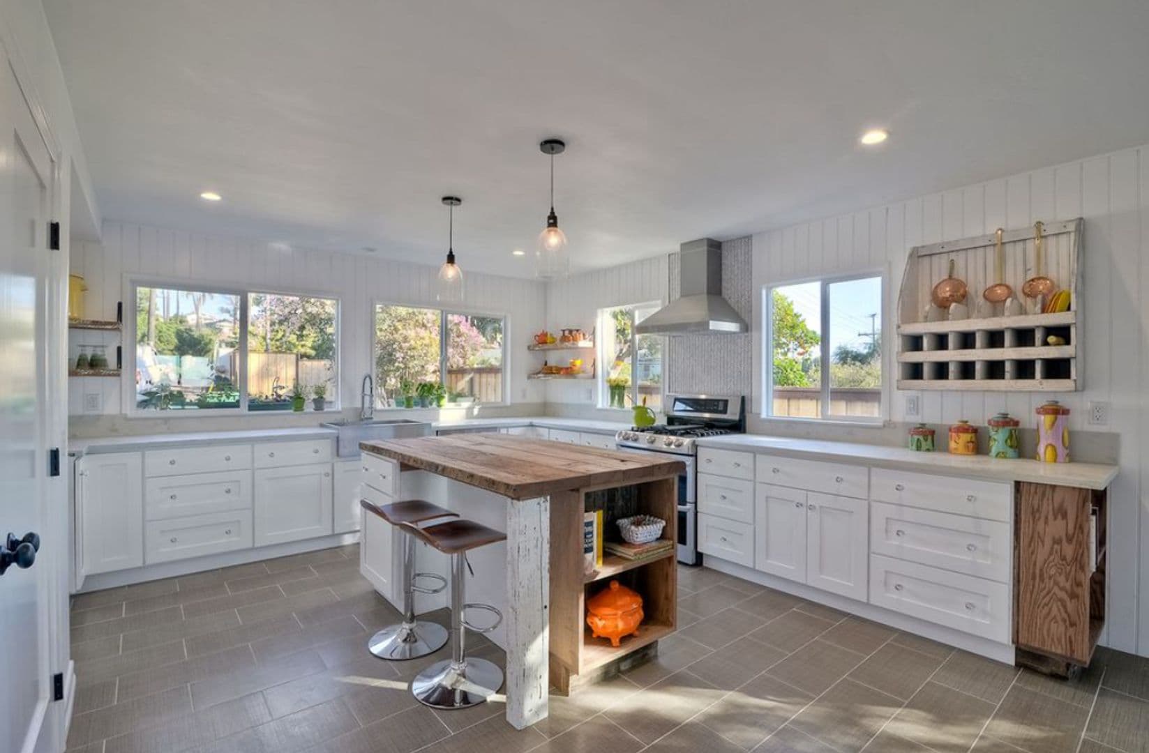 Oceanside House: 1695 Laurel Road